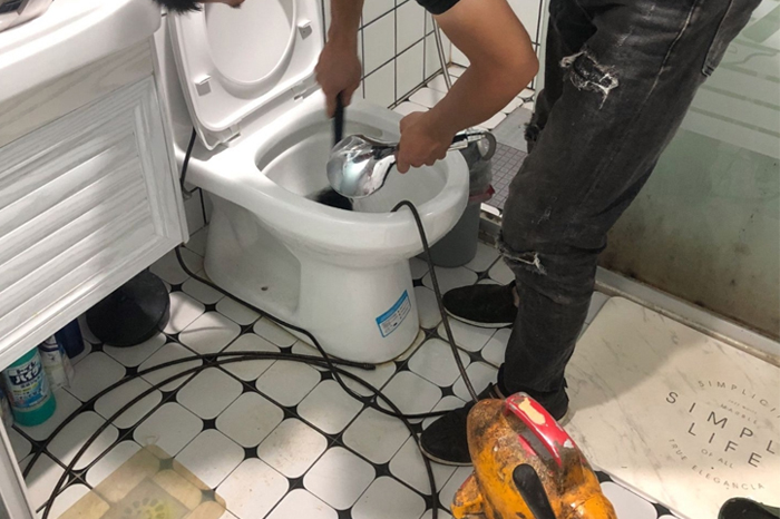 沙溪镇马桶堵塞自己疏通还是找师傅？专业上门服务让你省时更省心